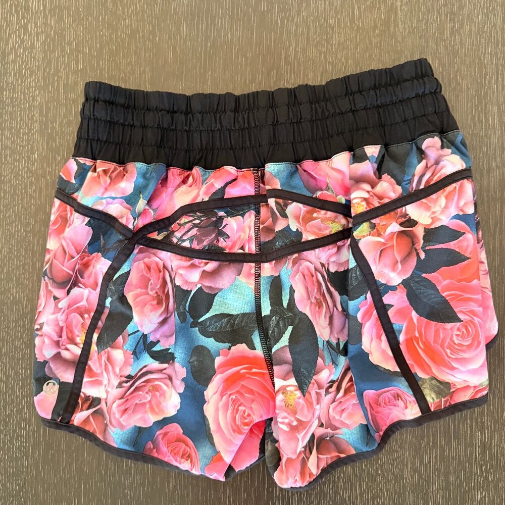 Lululemon Tracker Low-Rise Shorts 4" Lined - Picture 2 of 2